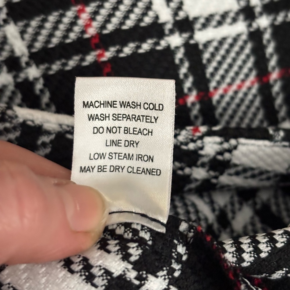 Ultra Chic Black, White, & Red Plaid Blazer with Pockets - Picture 5 of 10